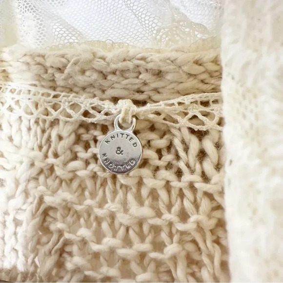 KNITTED & KNOTTED Anthropologie Beige Tan Open Cardigan White Lace Trim Long M/L - Picture 4 of 8